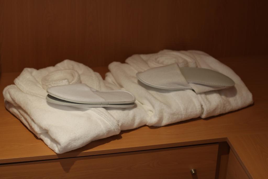 Almenara Suites Guest House ヴィラ・ノヴァ・デ・ガイア エクステリア 写真