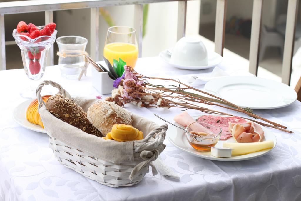 Almenara Suites Guest House ヴィラ・ノヴァ・デ・ガイア エクステリア 写真