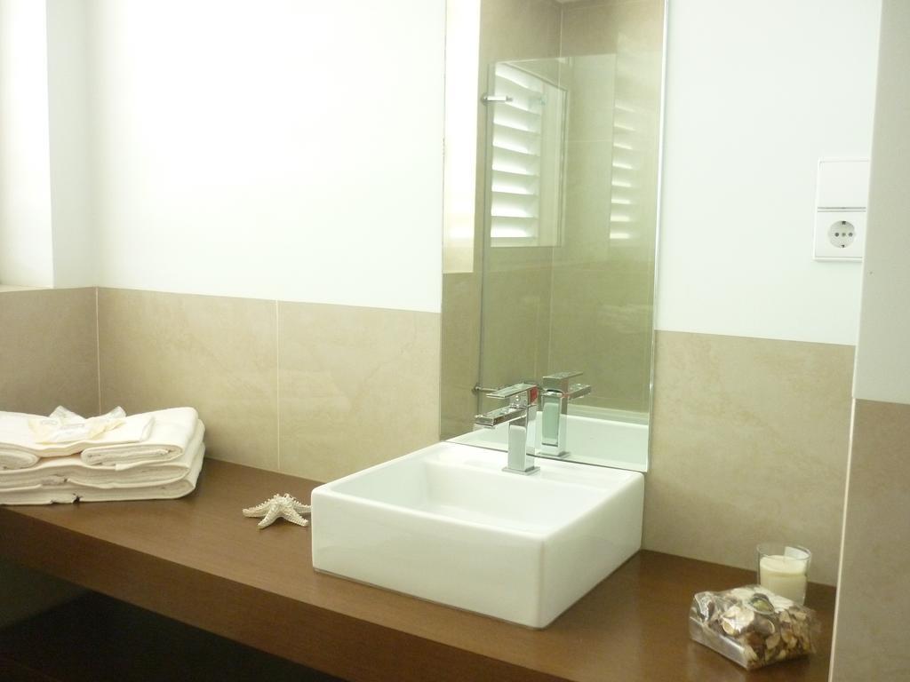 Almenara Suites Guest House ヴィラ・ノヴァ・デ・ガイア エクステリア 写真